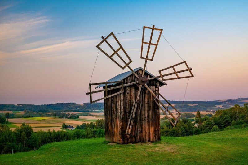 windmill-5713337_1920-1536x1024
